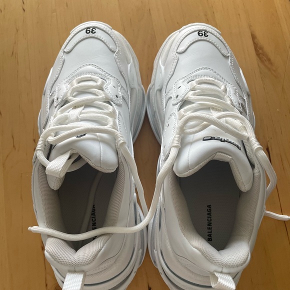 Womens Balenciaga Sneakers. - Picture 6 of 9